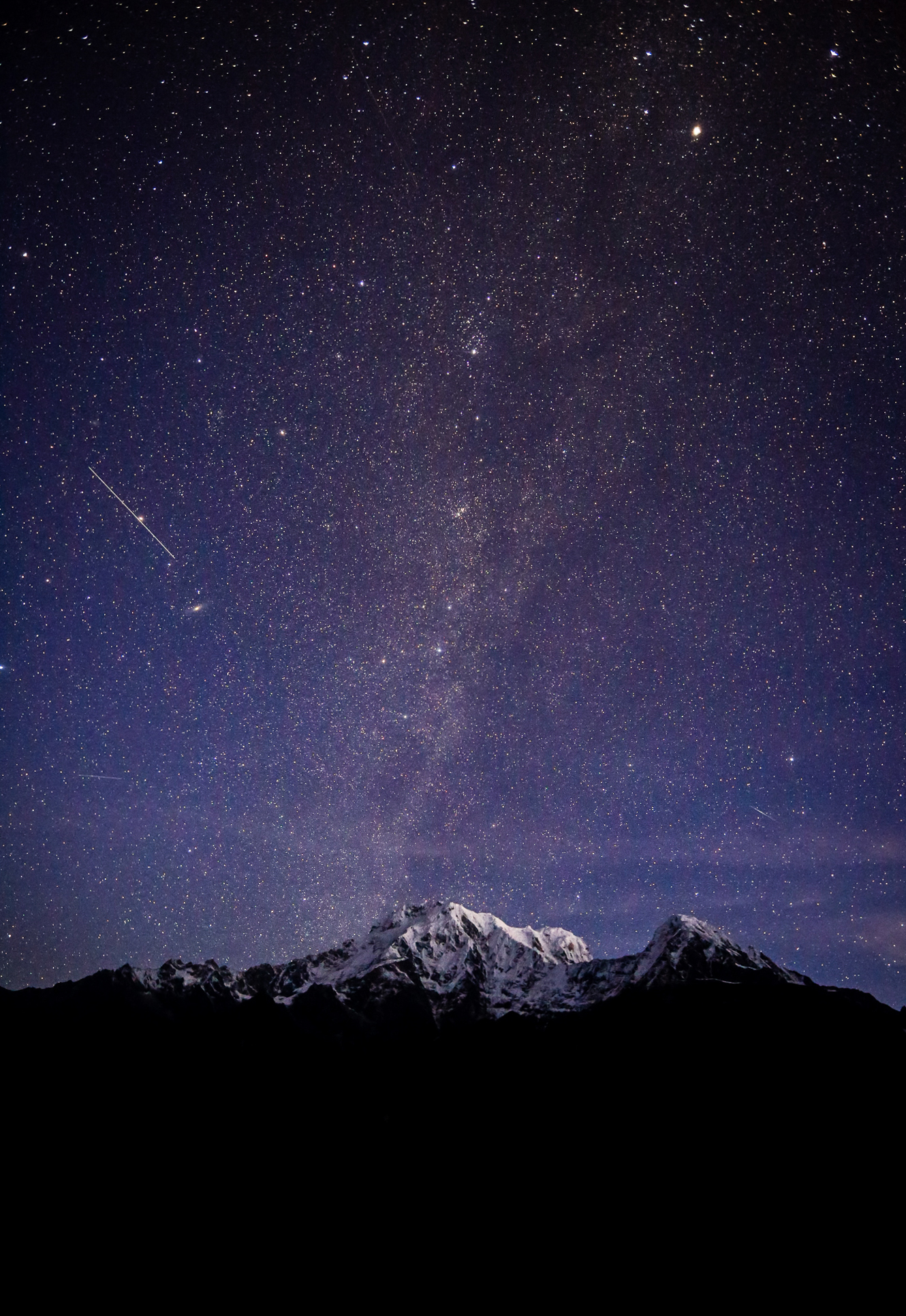 Mardi_Night skies over Annapurna South and Hiuchuli seen from Mardi High Camp